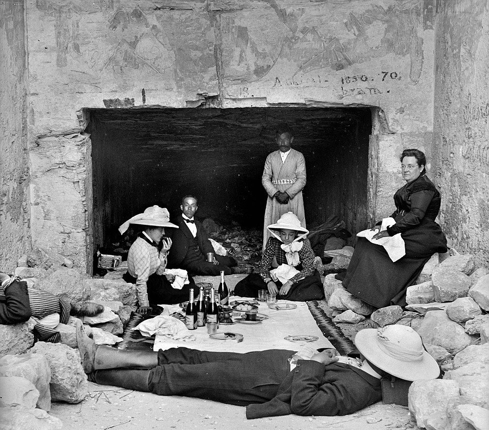 Chain of Transmission of Ancient Wisdom in the Writings of Helena&nbsp;Blavatsky